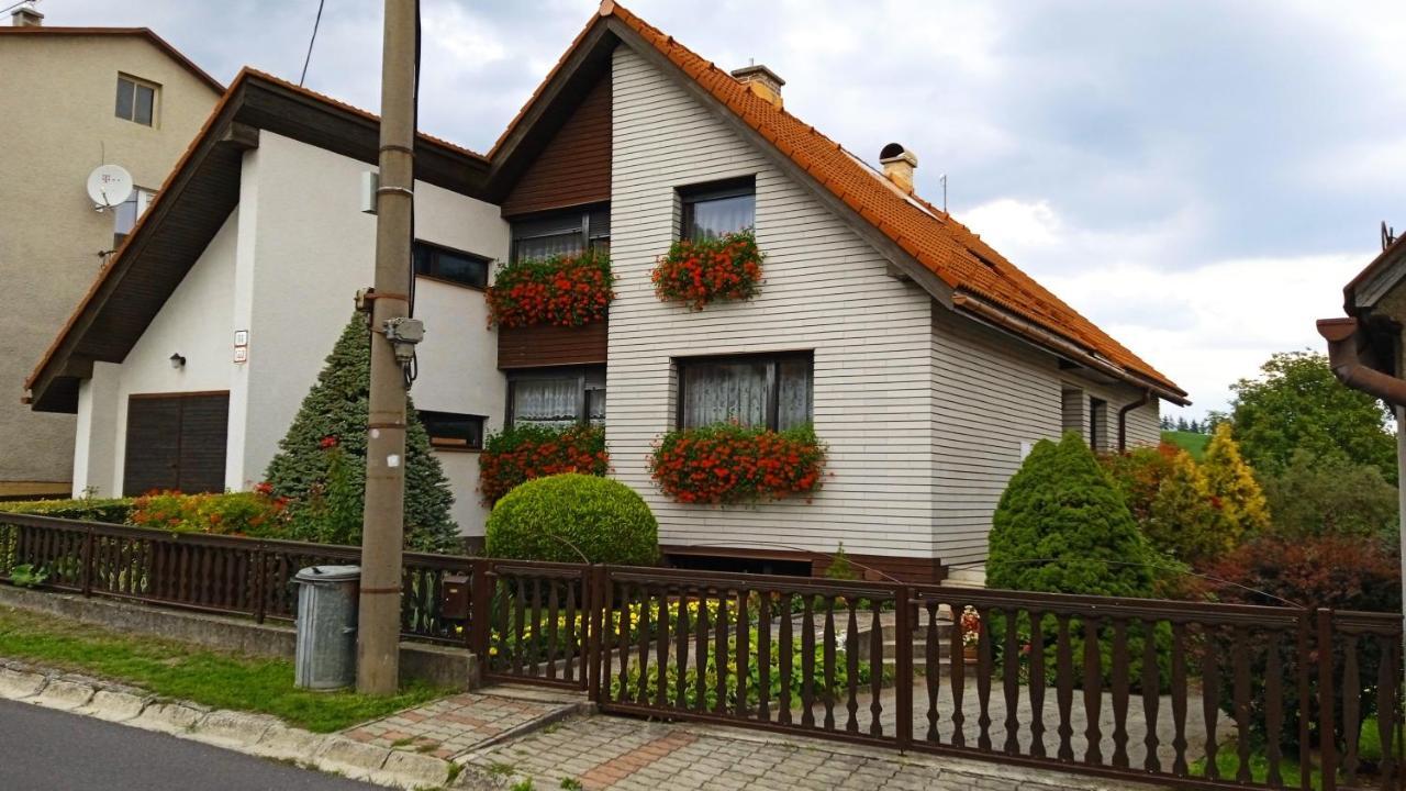 Apartman 6 Km Od Centra Banskej Bystrice Banska Bystrica Bagian luar foto