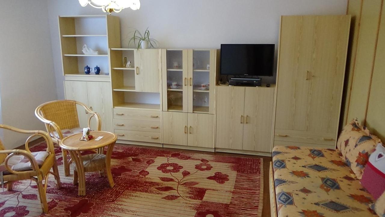 Apartman 6 Km Od Centra Banskej Bystrice Banska Bystrica Bagian luar foto