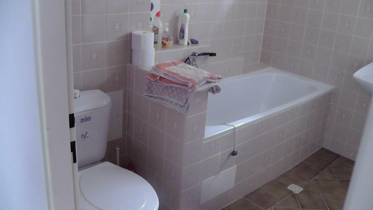Apartman 6 Km Od Centra Banskej Bystrice Banska Bystrica Bagian luar foto